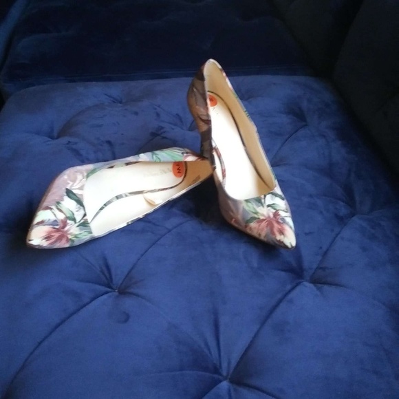 heels - Picture 1 of 1